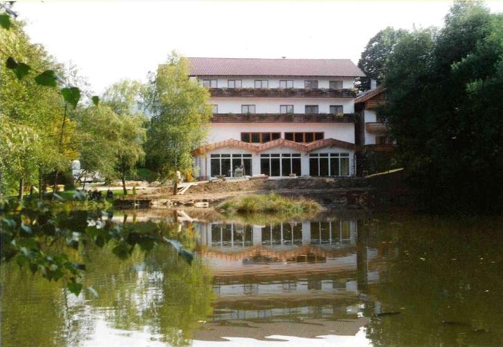 Hallenbad von Hotel zum Hirschen mit See