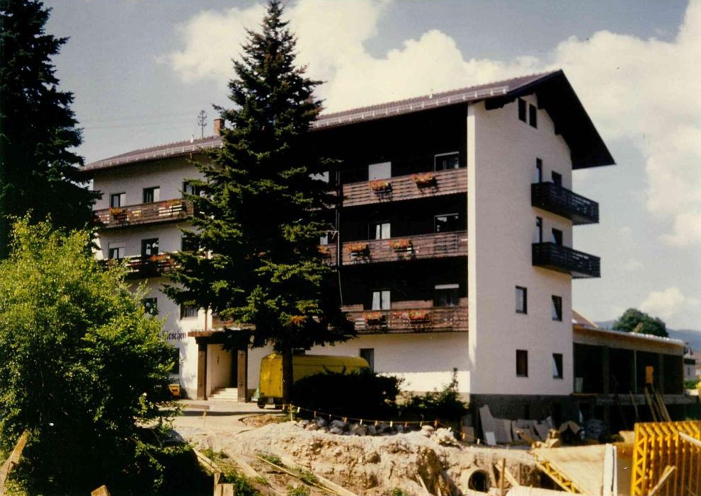 Aufstockung des Hotelgebäudes