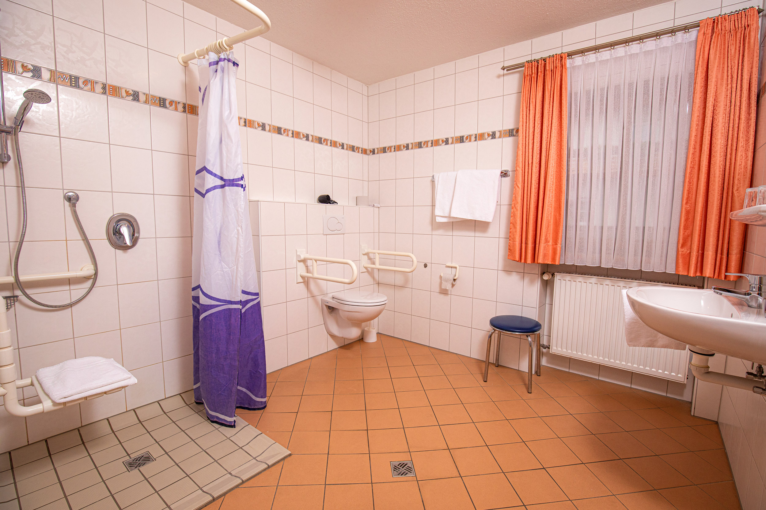 behindertengerechtes Badezimmer