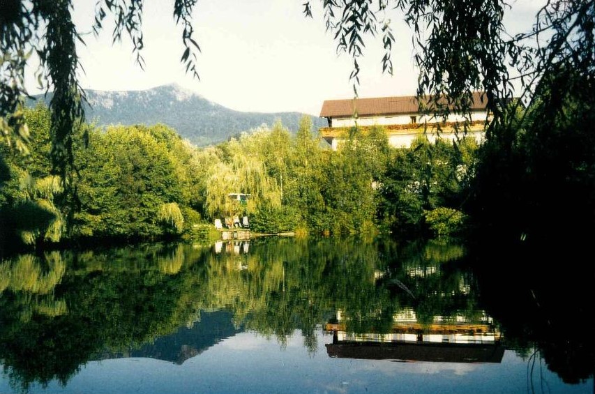 idyllische Parkanlage mit See
